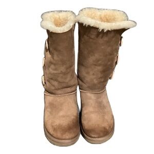 Bailey Button Ugg fur lined boots. 7